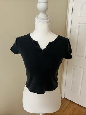 Brandy Melville Black V-Notch Short Sleeve Crop Top
